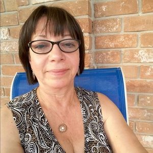 Meet your Posher, Liz